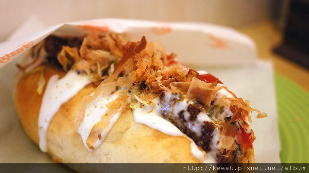 咖哩牛炒麵麵包