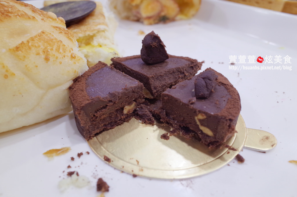 【台北】麵包劇場 Alter Ego 1892。人手一條 法國生乳蛋糕捲x帕瑪森舒芙蕾 堅持高品質原料(Line@生活圈 免費好禮四選一)