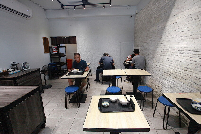 高雄市新興區吃。高雄美食｜新興區。「博義師燒肉飯」全新裝潢超舒適用餐空間搶先曝光，高雄第一家燒肉飯專賣店，飄香超