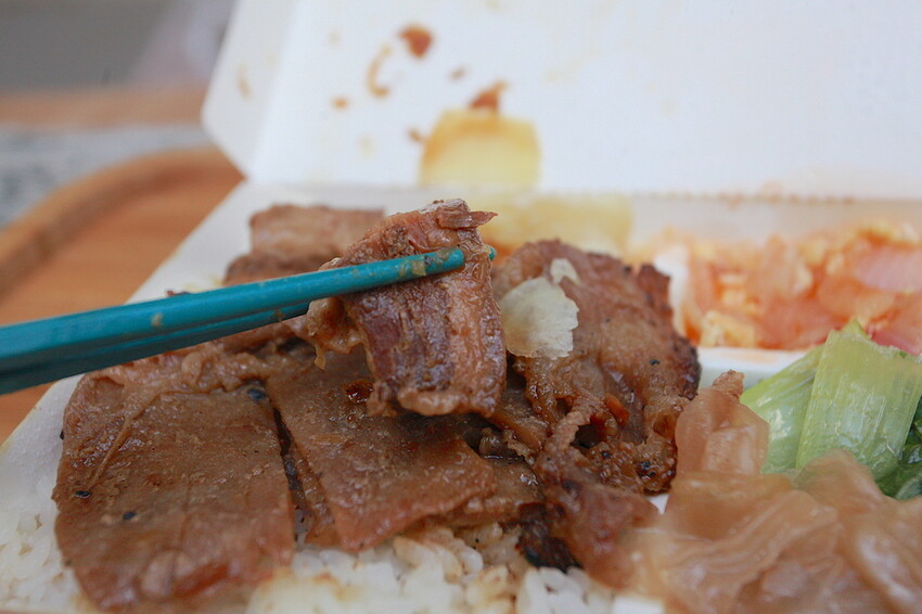 高雄市新興區吃。高雄美食｜新興區。「博義師燒肉飯」全新裝潢超舒適用餐空間搶先曝光，高雄第一家燒肉飯專賣店，飄香超