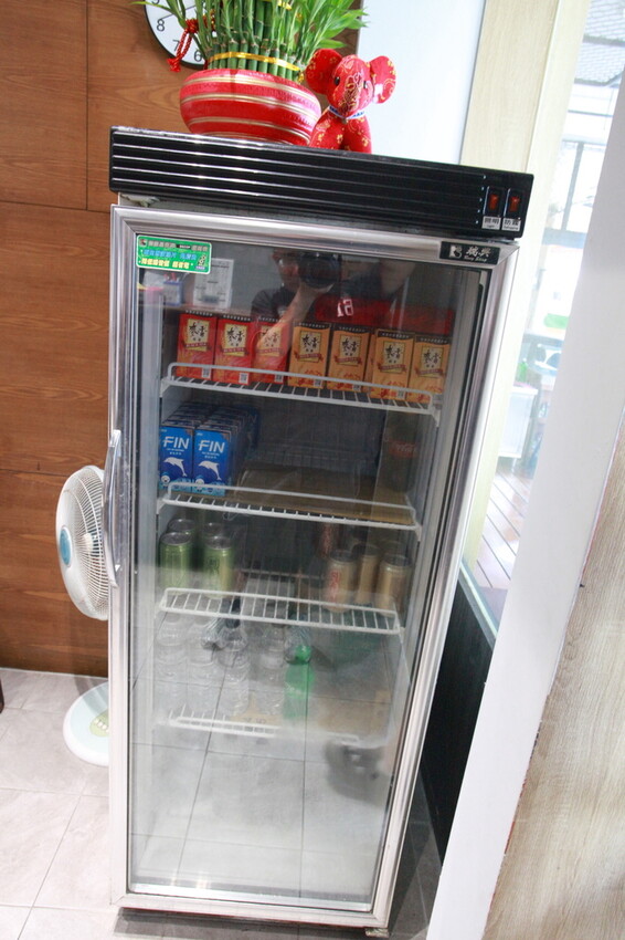 高雄市新興區吃。高雄美食｜新興區。「博義師燒肉飯」全新裝潢超舒適用餐空間搶先曝光，高雄第一家燒肉飯專賣店，飄香超