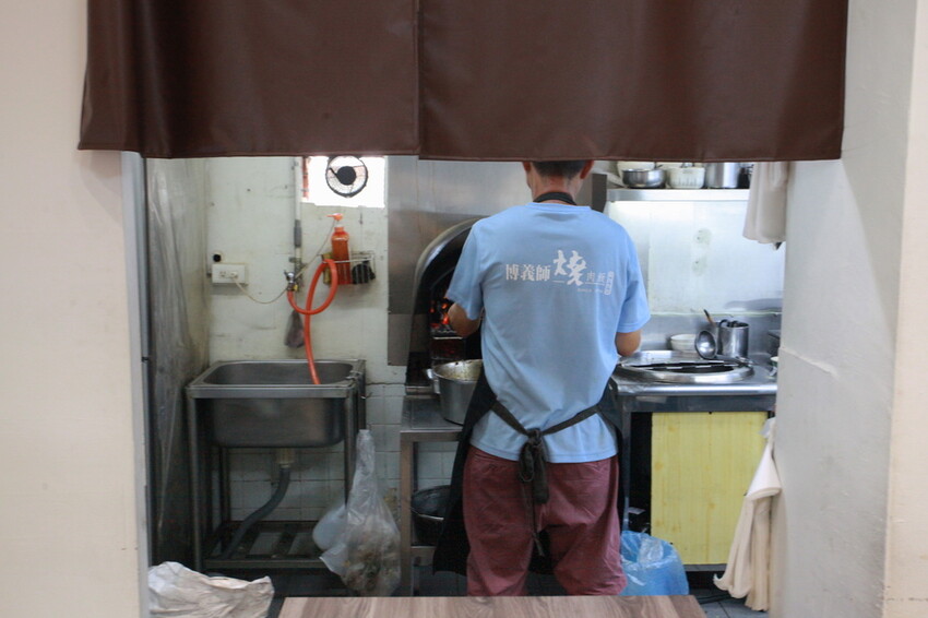 高雄市新興區吃。高雄美食｜新興區。「博義師燒肉飯」全新裝潢超舒適用餐空間搶先曝光，高雄第一家燒肉飯專賣店，飄香超