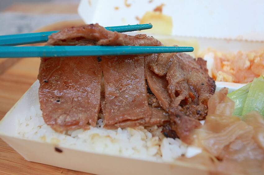 高雄市新興區吃。高雄美食｜新興區。「博義師燒肉飯」全新裝潢超舒適用餐空間搶先曝光，高雄第一家燒肉飯專賣店，飄香超