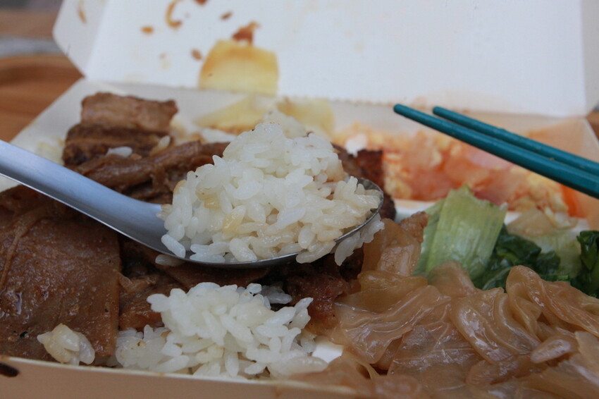 高雄市新興區吃。高雄美食｜新興區。「博義師燒肉飯」全新裝潢超舒適用餐空間搶先曝光，高雄第一家燒肉飯專賣店，飄香超