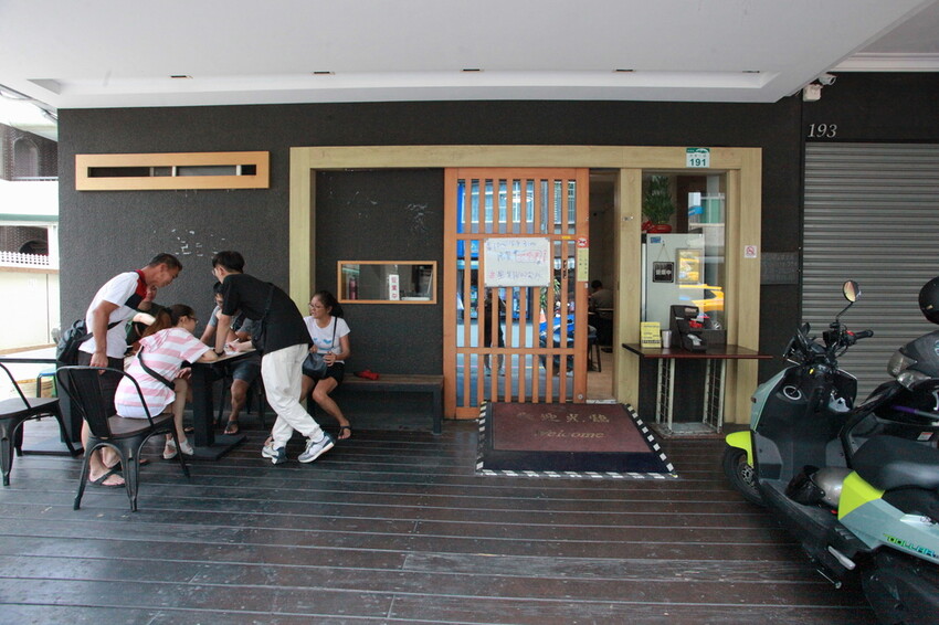 高雄市新興區吃。高雄美食｜新興區。「博義師燒肉飯」全新裝潢超舒適用餐空間搶先曝光，高雄第一家燒肉飯專賣店，飄香超