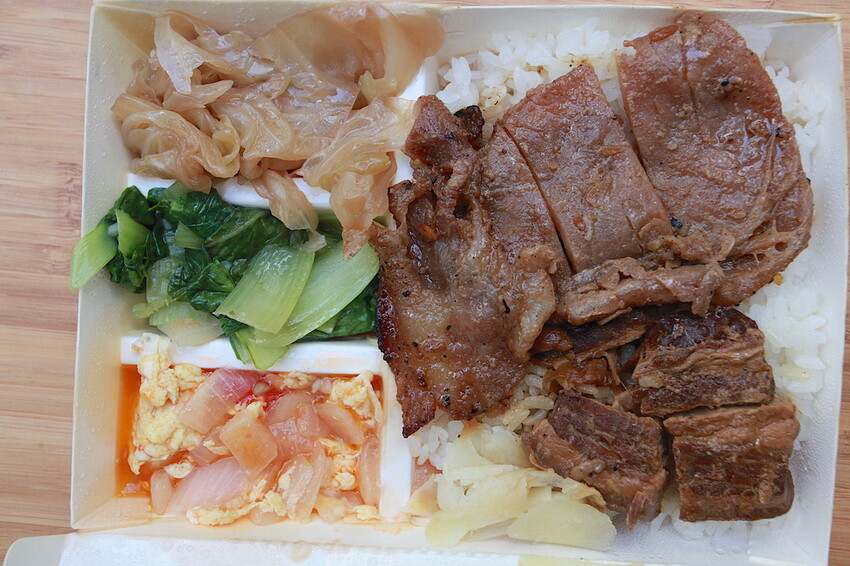 高雄市新興區吃。高雄美食｜新興區。「博義師燒肉飯」全新裝潢超舒適用餐空間搶先曝光，高雄第一家燒肉飯專賣店，飄香超