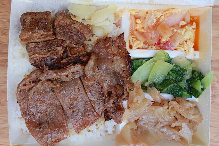 高雄市新興區吃。高雄美食｜新興區。「博義師燒肉飯」全新裝潢超舒適用餐空間搶先曝光，高雄第一家燒肉飯專賣店，飄香超