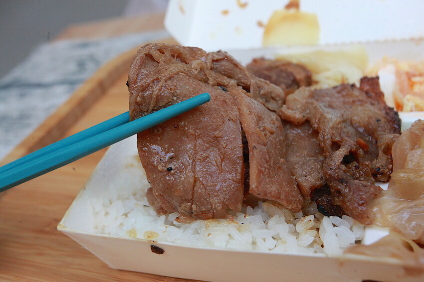 高雄市新興區吃。高雄美食｜新興區。「博義師燒肉飯」全新裝潢超舒適用餐空間搶先曝光，高雄第一家燒肉飯專賣店，飄香超