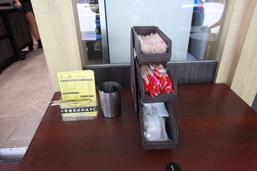 高雄市新興區吃。高雄美食｜新興區。「博義師燒肉飯」全新裝潢超舒適用餐空間搶先曝光，高雄第一家燒肉飯專賣店，飄香超