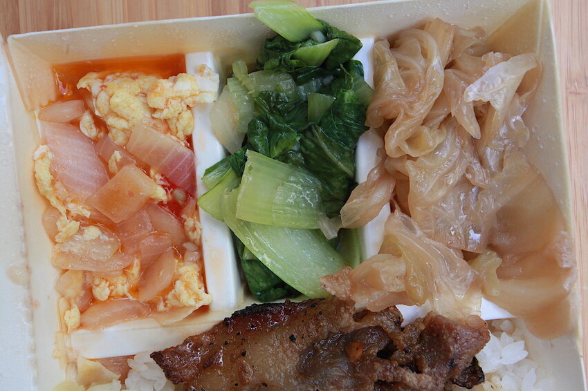 高雄市新興區吃。高雄美食｜新興區。「博義師燒肉飯」全新裝潢超舒適用餐空間搶先曝光，高雄第一家燒肉飯專賣店，飄香超