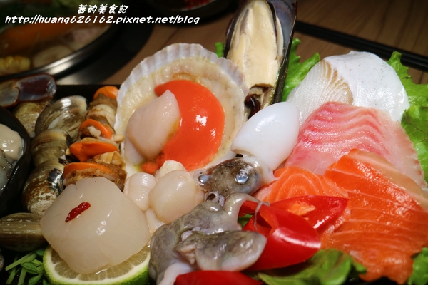 一品堂IPPIN 精緻涮涮鍋：【新北板橋區】板橋火鍋推薦『一品堂IPPIN 精緻涮涮鍋』霸氣大海陸鍋/極黑和牛雪花