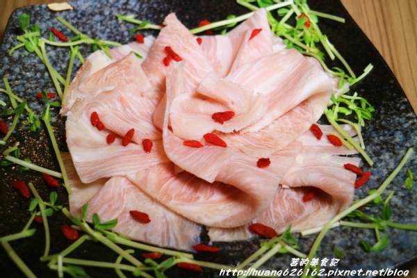 一品堂IPPIN 精緻涮涮鍋：【新北板橋區】板橋火鍋推薦『一品堂IPPIN 精緻涮涮鍋』霸氣大海陸鍋/極黑和牛雪花