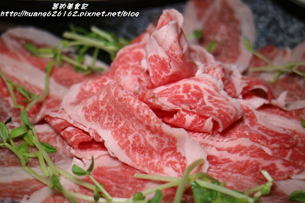 一品堂IPPIN 精緻涮涮鍋：【新北板橋區】板橋火鍋推薦『一品堂IPPIN 精緻涮涮鍋』霸氣大海陸鍋/極黑和牛雪花