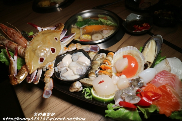 一品堂IPPIN 精緻涮涮鍋：【新北板橋區】板橋火鍋推薦『一品堂IPPIN 精緻涮涮鍋』霸氣大海陸鍋/極黑和牛雪花