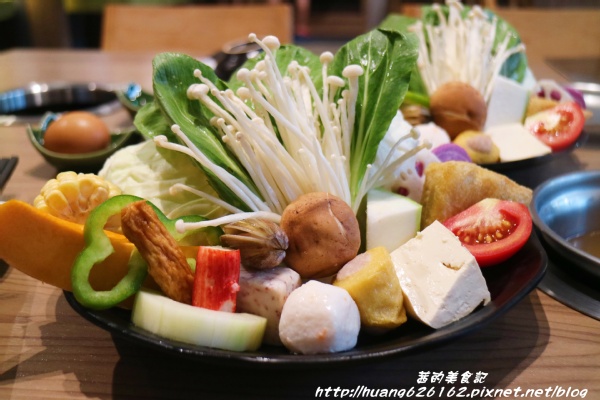 一品堂IPPIN 精緻涮涮鍋：【新北板橋區】板橋火鍋推薦『一品堂IPPIN 精緻涮涮鍋』霸氣大海陸鍋/極黑和牛雪花