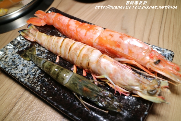 一品堂IPPIN 精緻涮涮鍋：【新北板橋區】板橋火鍋推薦『一品堂IPPIN 精緻涮涮鍋』霸氣大海陸鍋/極黑和牛雪花