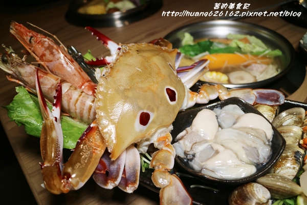 一品堂IPPIN 精緻涮涮鍋：【新北板橋區】板橋火鍋推薦『一品堂IPPIN 精緻涮涮鍋』霸氣大海陸鍋/極黑和牛雪花