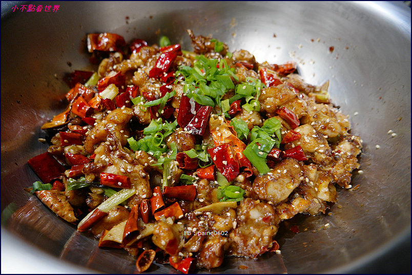 [台北]東區•大宅門乾鍋鴨頭.真正源自中國.乾的火鍋.酥脆鴨頭一鍋兩吃 - 小不點看世界★Paine吃玩世界旅遊趣