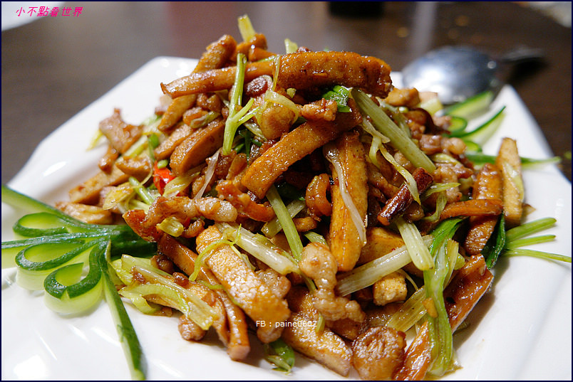 [台北]東區•大宅門乾鍋鴨頭.真正源自中國.乾的火鍋.酥脆鴨頭一鍋兩吃 - 小不點看世界★Paine吃玩世界旅遊趣