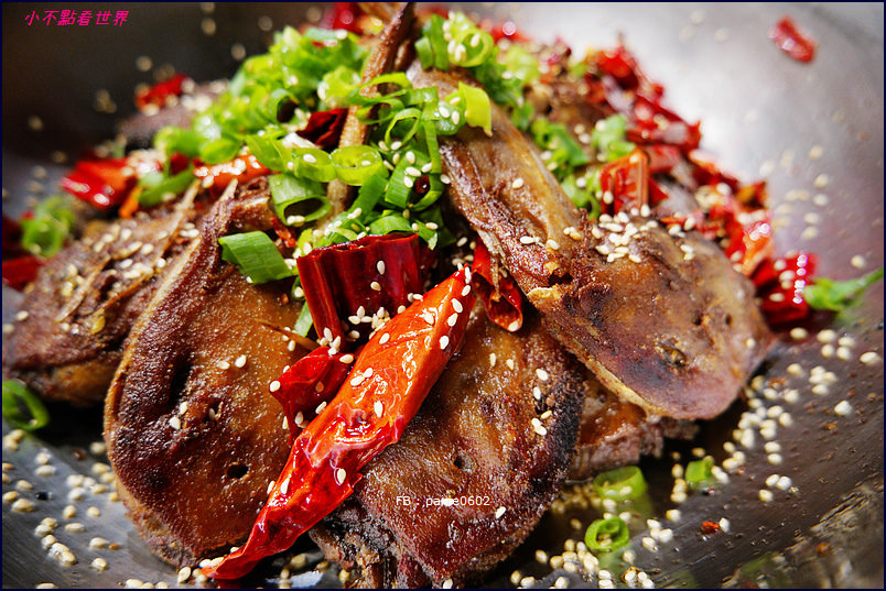 [台北]東區•大宅門乾鍋鴨頭.真正源自中國.乾的火鍋.酥脆鴨頭一鍋兩吃 - 小不點看世界★Paine吃玩世界旅遊趣