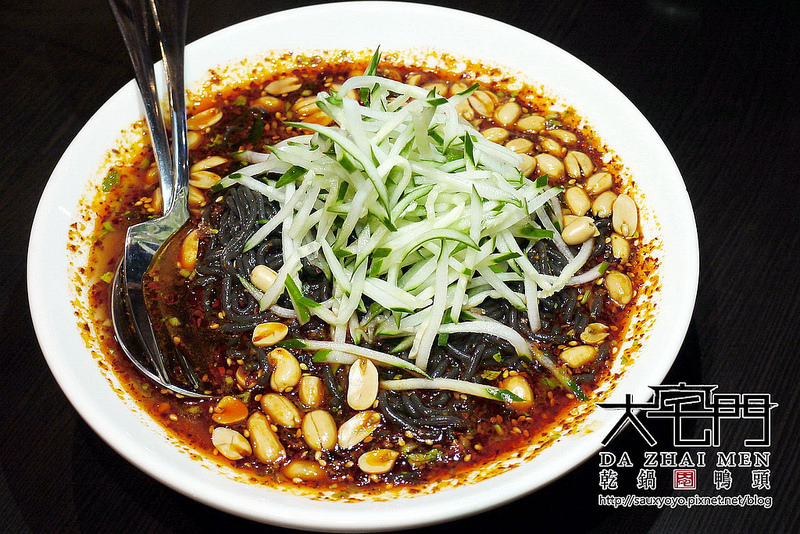 【台北】大宅門乾鍋鴨頭-台北敦化 ~ 從高雄紅到台北的鴨頭料理名店。香麻好吃乾鍋鴨頭。極品龍骨湯頭濃郁好喝!!!  大堆!!!