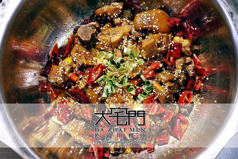 【台北】大宅門乾鍋鴨頭-台北敦化 ~ 從高雄紅到台北的鴨頭料理名店。香麻好吃乾鍋鴨頭。極品龍骨湯頭濃郁好喝!!!  大堆!!!