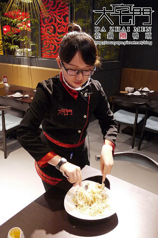 【台北】大宅門乾鍋鴨頭-台北敦化 ~ 從高雄紅到台北的鴨頭料理名店。香麻好吃乾鍋鴨頭。極品龍骨湯頭濃郁好喝!!!  大堆!!!