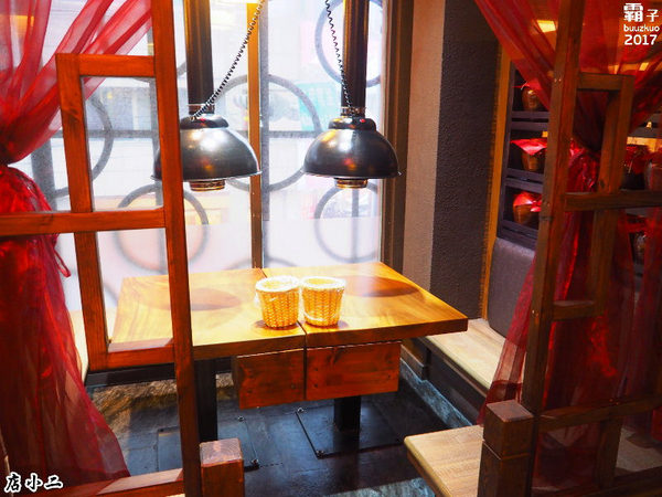 店小二串燒燒肉：店小二串燒、異國料理，中國風居酒屋氣氛佳~