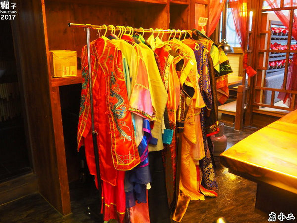 店小二串燒燒肉：店小二串燒、異國料理，中國風居酒屋氣氛佳~