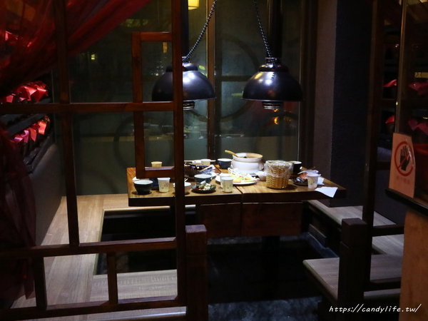 店小二串燒燒肉:台中美食│店小二串燒vs燒肉(忠明店)〃台中大宵夜推薦!浮誇系列鴛鴦火鍋驚豔登場!