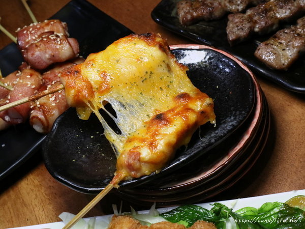 店小二串燒燒肉:台中美食│店小二串燒vs燒肉(忠明店)〃台中大宵夜推薦!浮誇系列鴛鴦火鍋驚豔登場!