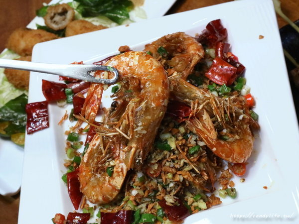 店小二串燒燒肉:台中美食│店小二串燒vs燒肉(忠明店)〃台中大宵夜推薦!浮誇系列鴛鴦火鍋驚豔登場!