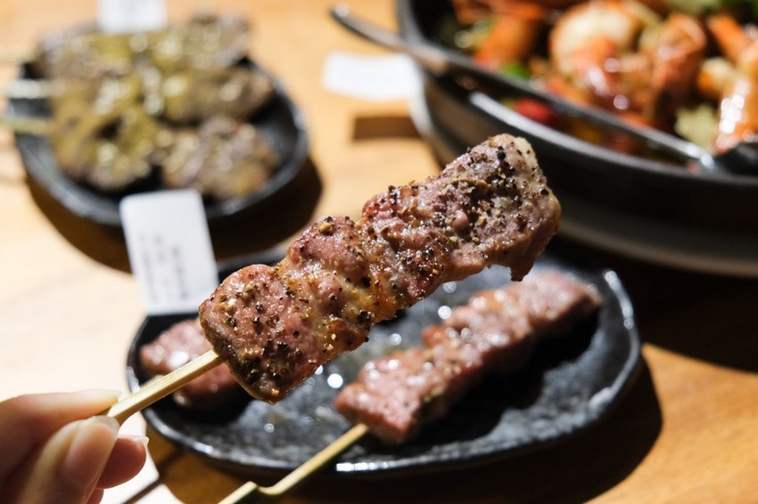 店小二串燒VS燒肉, 台中美食, 台中居酒屋, 台中慶生餐廳, 生日壽星優惠, 店小二串燒菜單, 忠明南路美食 店小二串燒VS燒肉, 台中美食, 台中居酒屋, 台中慶生餐廳, 生日壽星優惠, 店小二串燒菜單, 忠明南路美食