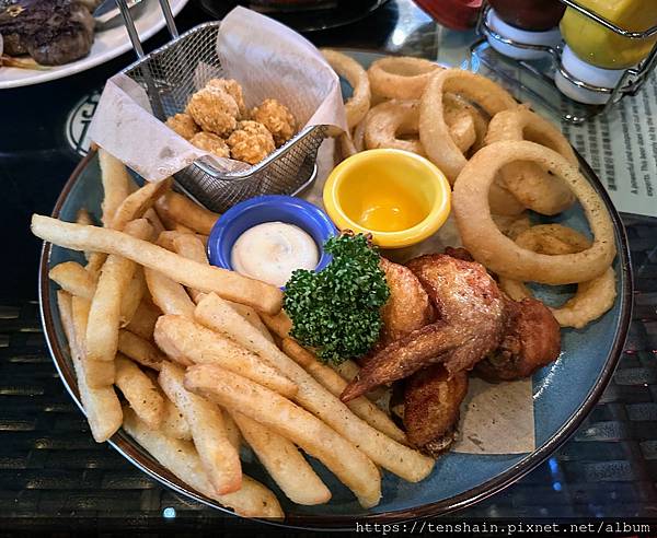 【信義區美式餐酒館】鬧區角落的溫馨小窩 │角窩美式餐酒館微醮