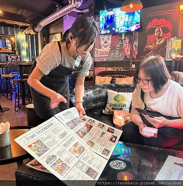 【信義區美式餐酒館】鬧區角落的溫馨小窩 │角窩美式餐酒館微醮