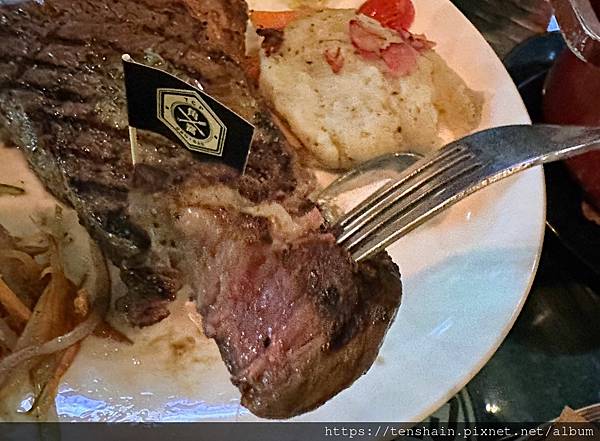 【信義區美式餐酒館】鬧區角落的溫馨小窩 │角窩美式餐酒館微醮