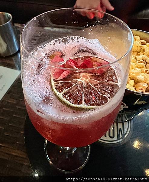 【信義區美式餐酒館】鬧區角落的溫馨小窩 │角窩美式餐酒館微醮