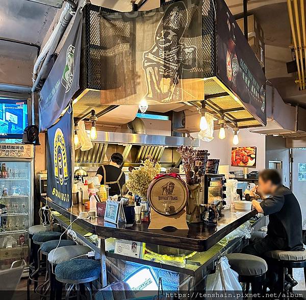 【信義區美式餐酒館】鬧區角落的溫馨小窩 │角窩美式餐酒館微醮