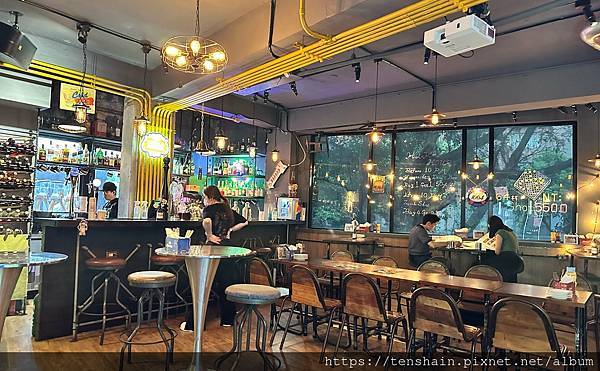 【信義區美式餐酒館】鬧區角落的溫馨小窩 │角窩美式餐酒館微醮