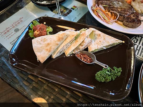 【信義區美式餐酒館】鬧區角落的溫馨小窩 │角窩美式餐酒館微醮