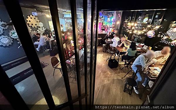 【信義區美式餐酒館】鬧區角落的溫馨小窩 │角窩美式餐酒館微醮