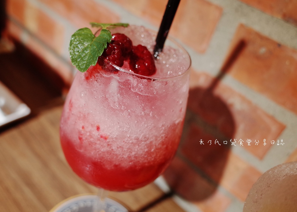 18-01-25-01-27-10-289_deco.jpg 18-01-25-01-27-10-289_deco.jpg