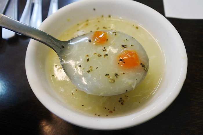 【台南市-東區】成大學區百元平價大口厚切排餐,創意排餐獨特好滋味,免費加麵飲料隨你喝