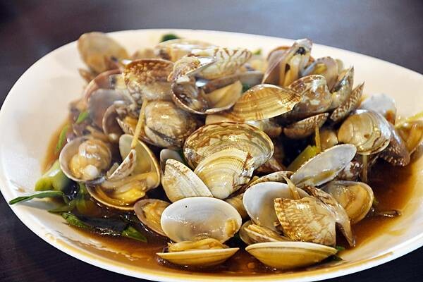 到墾丁旅遊必吃的人氣海產店!【咱的海產店】沒訂位還吃不到喔!多種海鮮、鮮味一次上足※有停車場※恆春美食