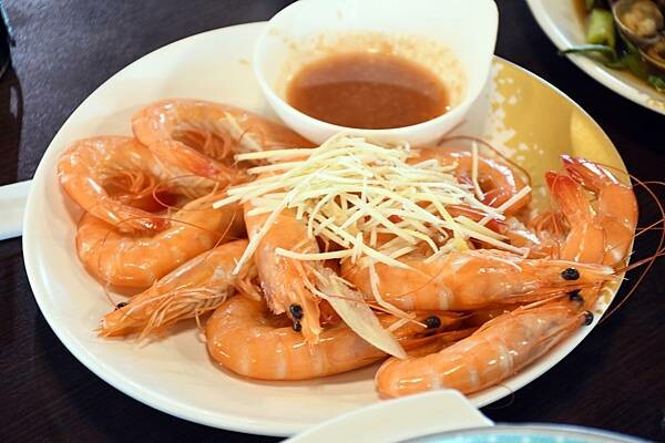 到墾丁旅遊必吃的人氣海產店!【咱的海產店】沒訂位還吃不到喔!多種海鮮、鮮味一次上足※有停車場※恆春美食