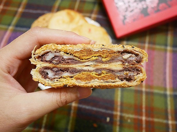 吉圓品鮮餅舖：吉圓品鮮餅舖-清水拌手禮  中秋禮盒新選擇  兼具傳統口味與創新風貌  送禮自用兩相宜