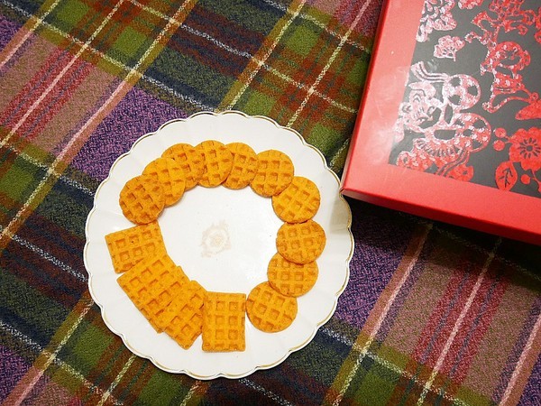 吉圓品鮮餅舖：吉圓品鮮餅舖-清水拌手禮  中秋禮盒新選擇  兼具傳統口味與創新風貌  送禮自用兩相宜