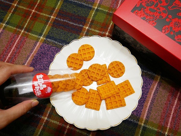 吉圓品鮮餅舖：吉圓品鮮餅舖-清水拌手禮  中秋禮盒新選擇  兼具傳統口味與創新風貌  送禮自用兩相宜