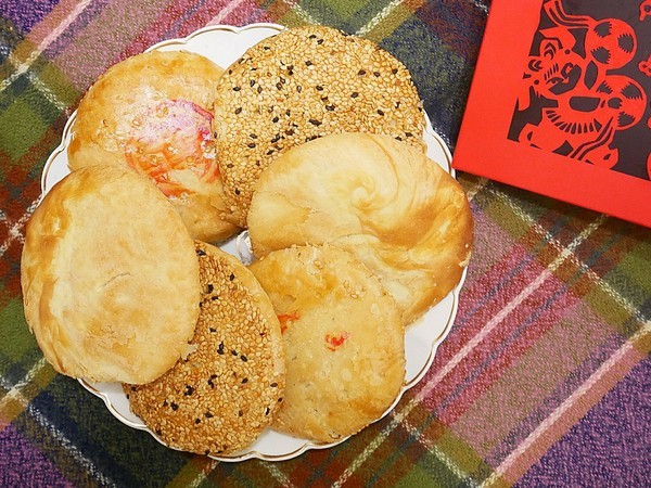 吉圓品鮮餅舖：吉圓品鮮餅舖-清水拌手禮  中秋禮盒新選擇  兼具傳統口味與創新風貌  送禮自用兩相宜