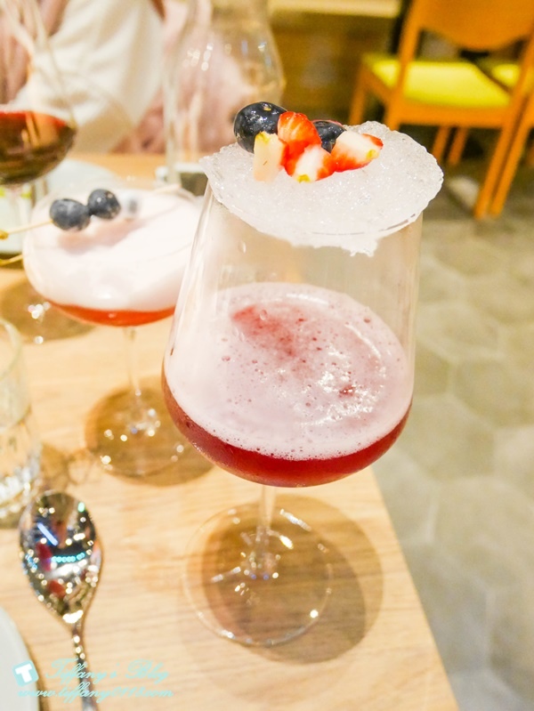 [美食.台北] 叁和院台灣風格飲食(參和院三店/大直形象店)台菜餐廳。繼微風南京店推出龍捲風排骨飯後再推出大直店限定的水噹噹鹹水雞~刺蝟叉燒包跟超級大力菇還有彩虹銀絲卷都超吸晴!!